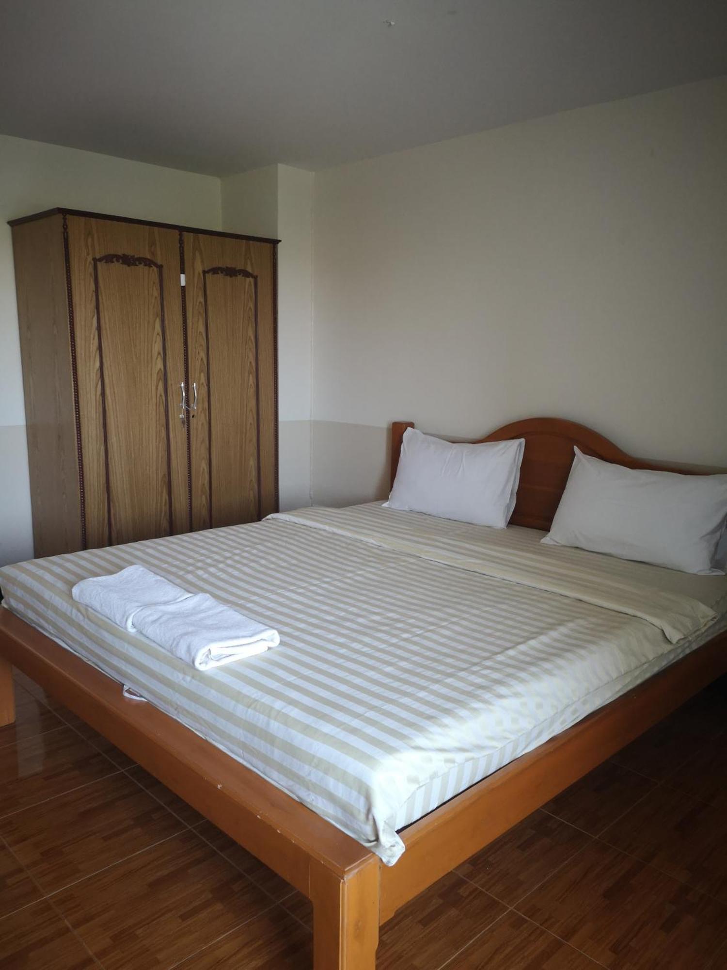 Sab Suwarn Mansion Hotel Suphan Buri Exterior foto