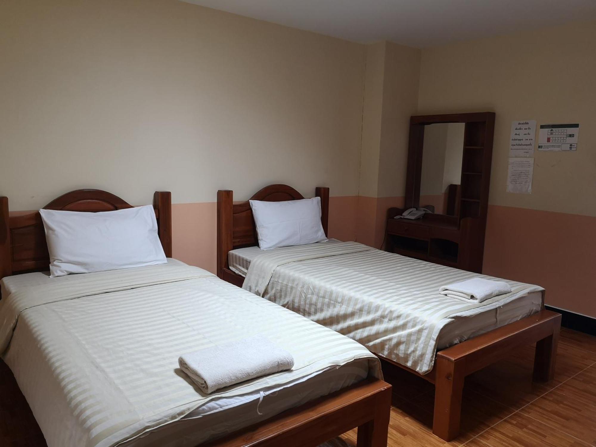 Sab Suwarn Mansion Hotel Suphan Buri Exterior foto