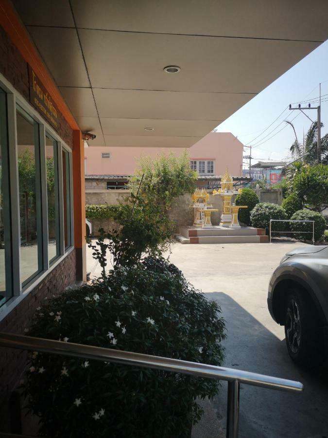 Sab Suwarn Mansion Hotel Suphan Buri Exterior foto