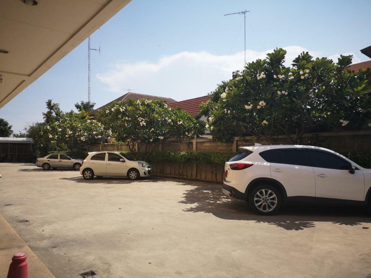 Sab Suwarn Mansion Hotel Suphan Buri Exterior foto