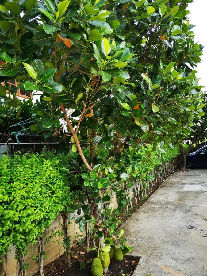 Sab Suwarn Mansion Hotel Suphan Buri Exterior foto